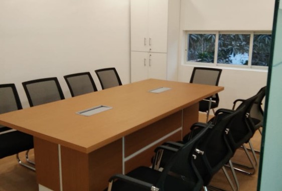 Contemporary conference room interior design with wooden table and ergonomic chairs – commercial workspace renovation